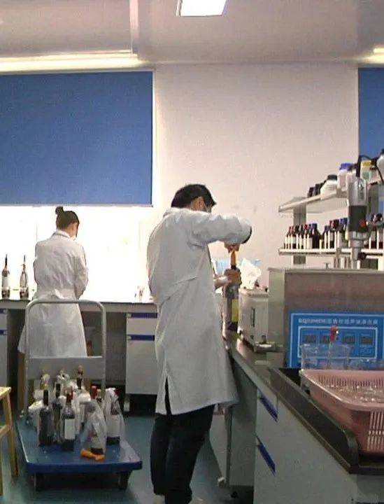 上杭人，你的“舌尖安全”，由食品检验检测中心与消防设备共同守护